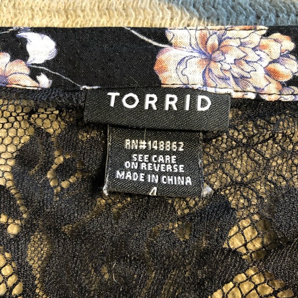 Torrid button down blouse - Picture 2 of 3